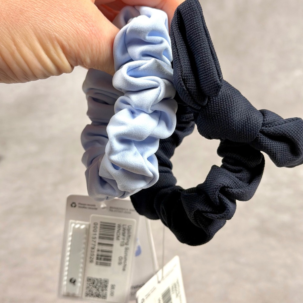 Lululemon Uplifting Scrunchie Bow Set Navy Blue Light Blue Exercise Apparel NEW - Picture 6 of 6